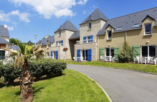 La Guymauviere-La Hulotais-La Bourelais House | Cute + Rustic Saint-Malo House | Private Entrance!