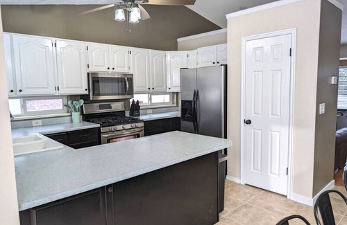 Layton House | Cute Spacious Home 3 BR
