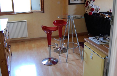 Cessenaz Apartment | Cute Studio on 4th and top floor in QUIET location near ANNECY lake