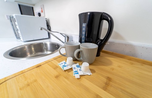 Selly Oak Apartment | Cute Studio right next to UoB and QE!