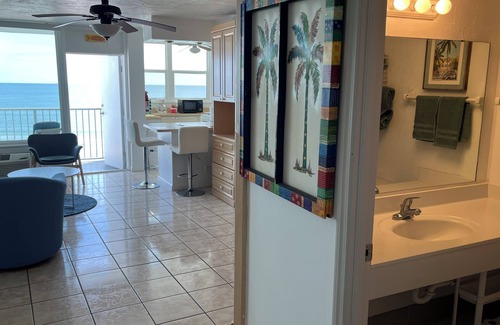 East Daytona Apartment | CUTE STUDIO with PRIVATE BALCONY! And SPECTACULAR OCEAN -A1A- HARDROCK -VIEWS!