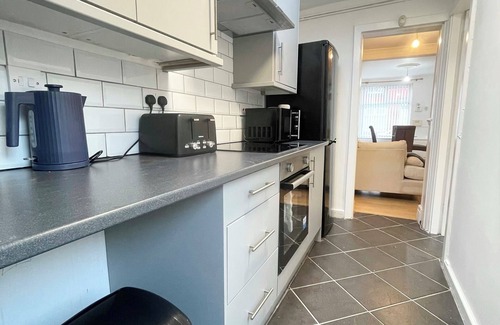 Wavertree House | Cute two bedroom house with free street parking & WiFi