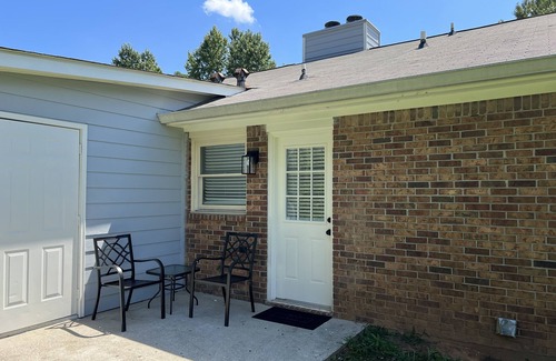Lawrenceville House | Cute unit of a duplex near downtown Lawrenceville. Clean!