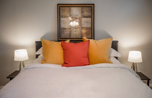 Bountiful House | Cute Updated Red Brick Basement Cottage
