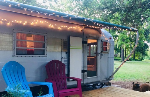 Chickamauga House | Cute Vintage Camper in a fun farm setting