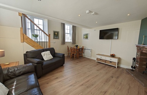 Berwick-upon-Tweed House | Cuthbert Cottage - Beal