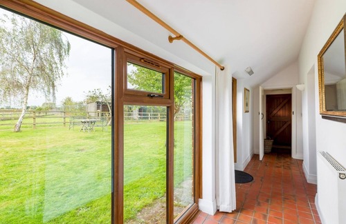 Uckington House | CV35 8AT, The Barns, Hampton Lucy · Peaceful 2Bed Retreat in Hampton Lucy & Parking | Pass The Keys