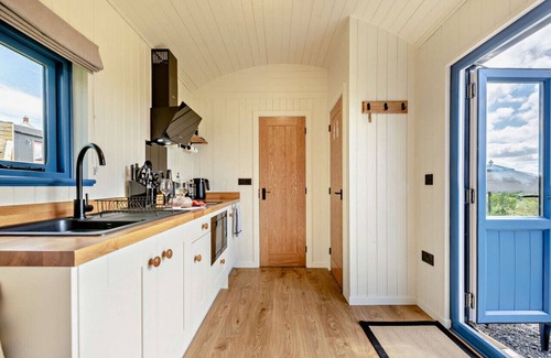 Ammanford House | Cwt Glas - One Bedroom House, Sleeps 2