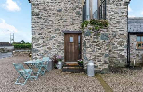 Pentraeth House | Cwt y Bugail - Two Bedroom House, Sleeps 3
