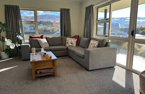 Lowburn House | Cycle trails right on door step, 5 minute walk to shopping center, cafe/Bars.