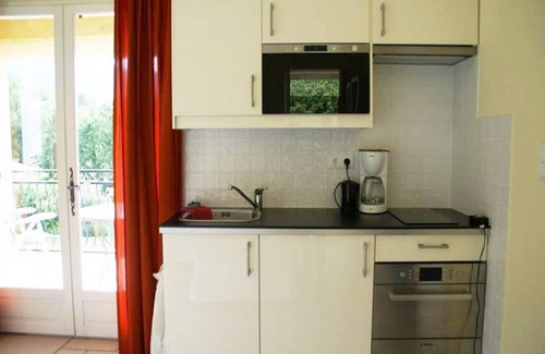 Montbrun-les-Bains Apartment | Cycling Escape in Montbrun