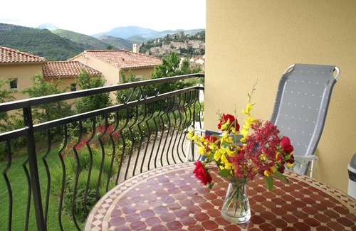 Montbrun-les-Bains Apartment | Cycling Escape in Montbrun