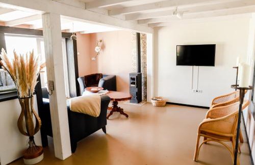 Ee House | Cynnewille