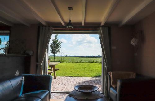 Ee House | Cynnewille