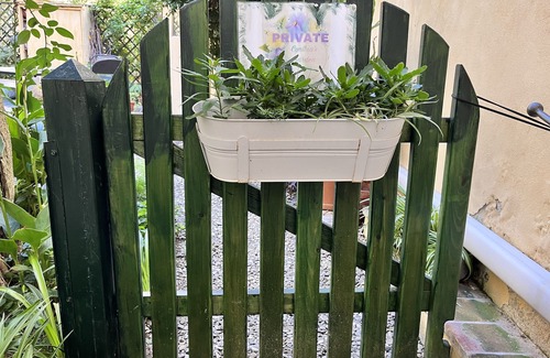 Santa Croce Apartment | Cynthia's garden- Apartment with private garden