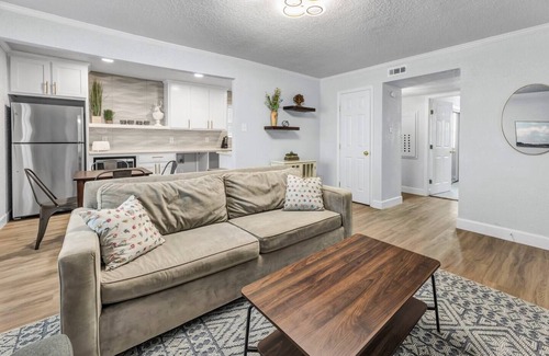 College Station Apartment | Cypress-1st floor, King Beds&Near Texas A&M