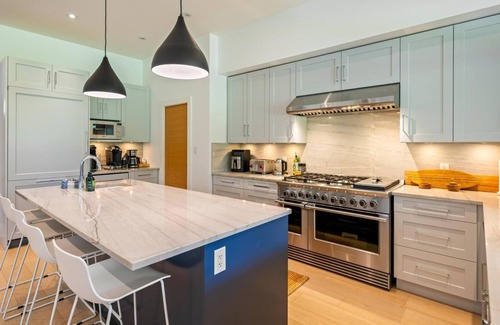 Whistler Ski Chalet | Cypress Links 5 Golf Course Home with attached suite, hot tub, A/C
