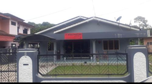Benut House | D'Aman Guesthouse Pontian