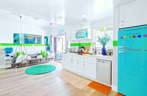 North Hollywood House | D. Hip NoHo Haven Near Universal & Hollywood: Hot Tub - Family - Parking - Games