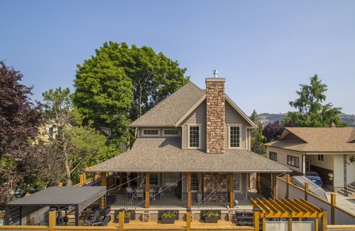 North End House | D'Hub -Located in Kelowna's Vibrant Downton Cultural District- Be in the Action!