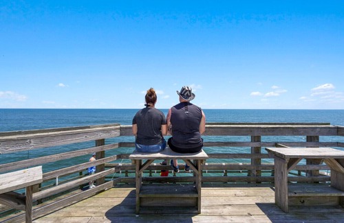 Myrtle Beach Apartment | D · Modern 4BR Central Near Beach & Pier King Beds #D