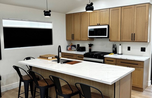 Santa Ana House | D'Neighbor 3bed 3bath
