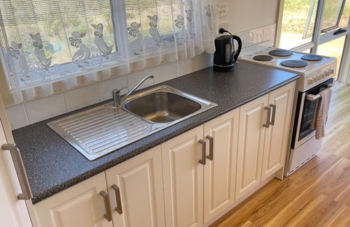 Dolphin Sands Ski Chalet | d'Sands on Great Oyster Bay.