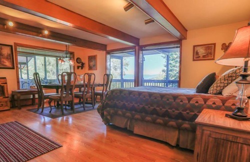 Glenwood Springs Condo | D1: Larger than the standard Studio, D1 has lots of extra space and great views.