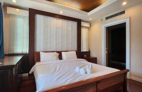 Central Pattaya Villa | D34长住优惠房-芭提雅市中心高端4间卧室泳池别墅