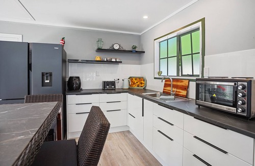 Athenree House | Da Vics - Athenree Holiday Home