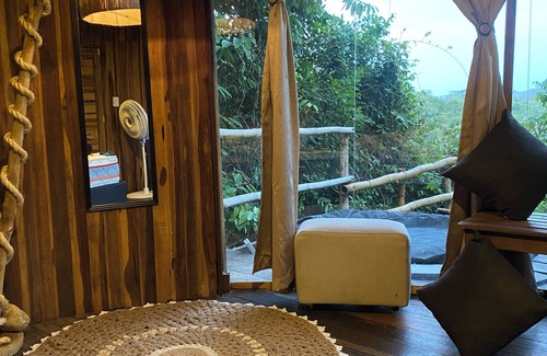 Los Naranjos Cabin | Dacnis tayrona glamping