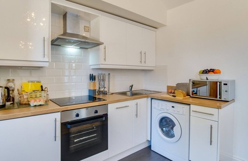 Llanrhidian Higher House | Daffodil Cottage - Two Bedroom House, Sleeps 4