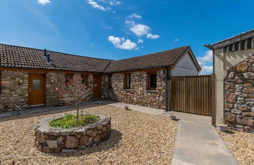 Llanrhidian Higher House | Daffodil Cottage - Two Bedroom House, Sleeps 4