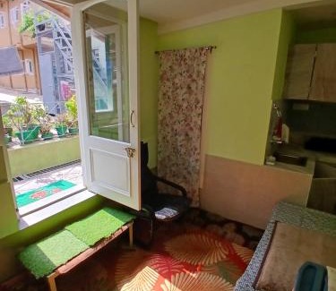 Brein House | Daffodil Retreat