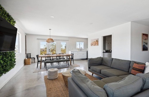 Landers House | Dagger Tree Oasis By Homestead Modern