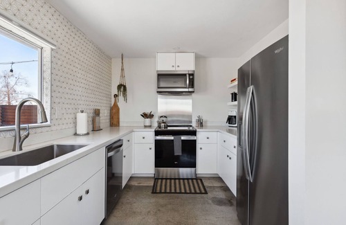Landers House | Dagger Tree Oasis By Homestead Modern