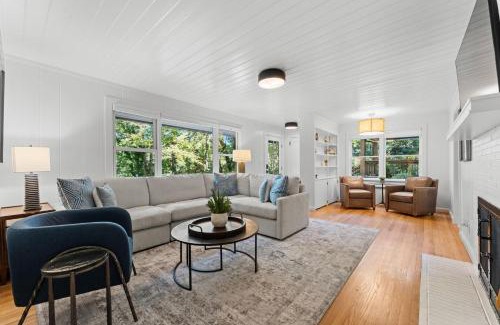 Highlands House | Dahlia House, 3 BDRM Walk To Town