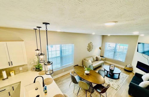 Dahlman House | 🌟DAHLMAN rows- close to Downtown w/garage parking