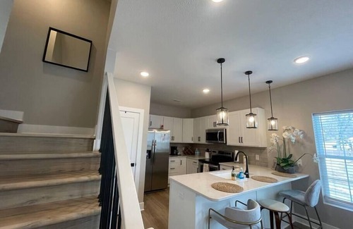 Dahlman House | 🌟DAHLMAN rows- close to Downtown w/garage parking