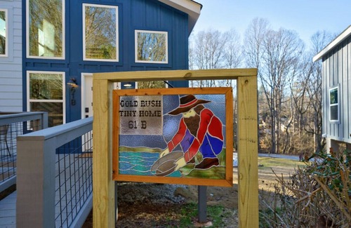 Dahlonega House | Dahlonega Gold Rush Tiny House *King Bed*
