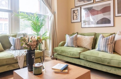 Furzedown House | Dahomey · Beautiful 4 bed interior designed family home