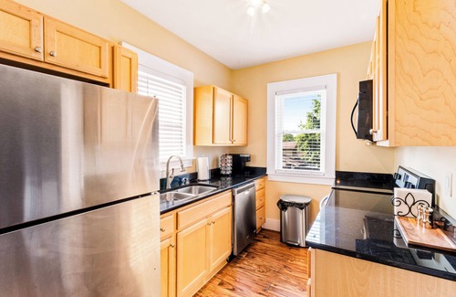 Louisville House | Daily Double-Expo, UofL, Downtown, Highlands, close to track, NEW LISTING!
