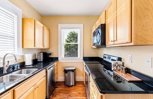 Louisville House | Daily Double-Expo, UofL, Downtown, Highlands, close to track, NEW LISTING!