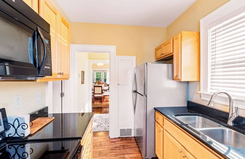 Louisville House | Daily Double-Expo, UofL, Downtown, Highlands, close to track, NEW LISTING!
