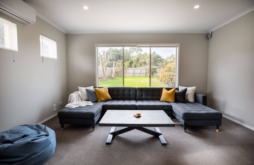 Ocean Grove Apartment | Daintree Family Getaway- Beach, Aircon,
