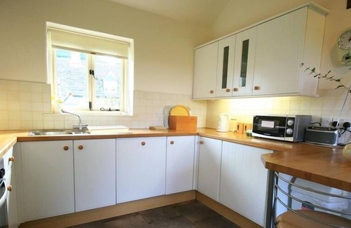 Ampney Crucis Cottage | DAIRY COTTAGE, pet friendly, character holiday cottage in Cirencester