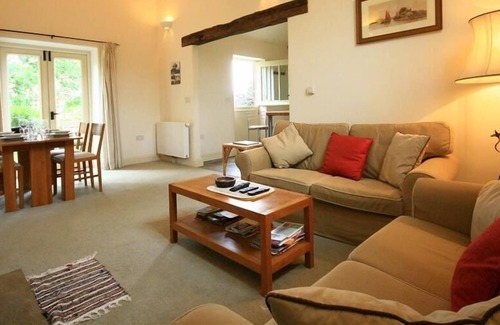 Ampney Crucis Cottage | DAIRY COTTAGE, pet friendly, character holiday cottage in Cirencester