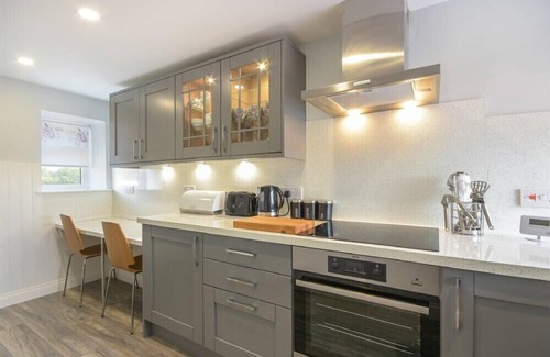 Woodhorn Cottage | DAIRYMAID'S COTTAGE, romantic, with a garden in Amble