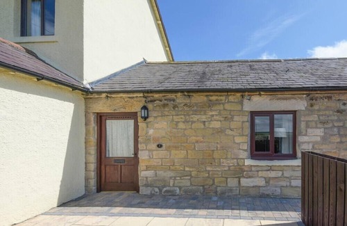 Woodhorn Cottage | DAIRYMAID'S COTTAGE, romantic, with a garden in Amble