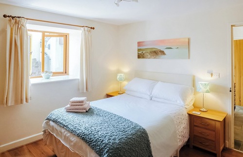 Crynant Cottage | Dairymaids Cottage is a great place to holiday amongst friends and family.